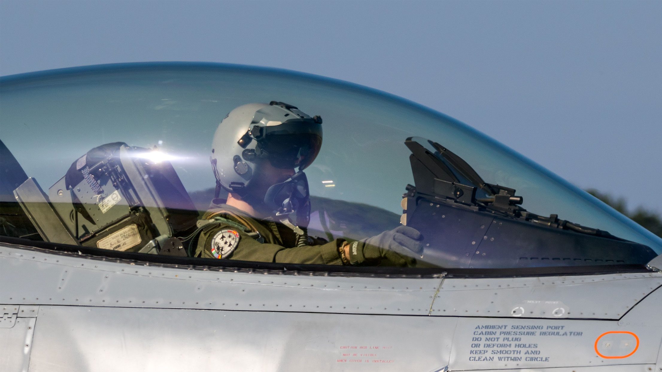 Pic: American pilot in cockpit
